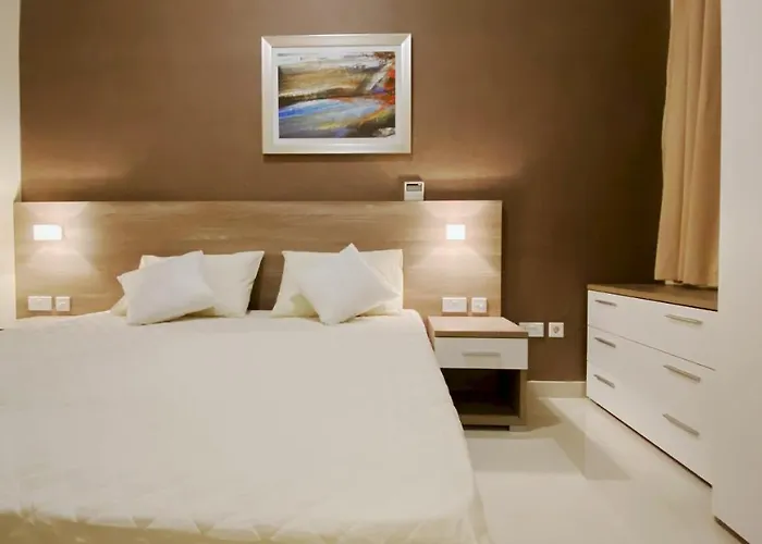 Vista Point - Cast Renting Apartment *